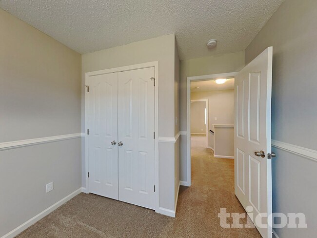 Building Photo - 2009 Fort Manden Dr