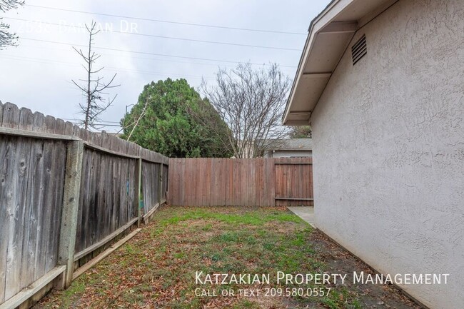 Building Photo - 3-Bedroom 2-Bath Lodi Duplex