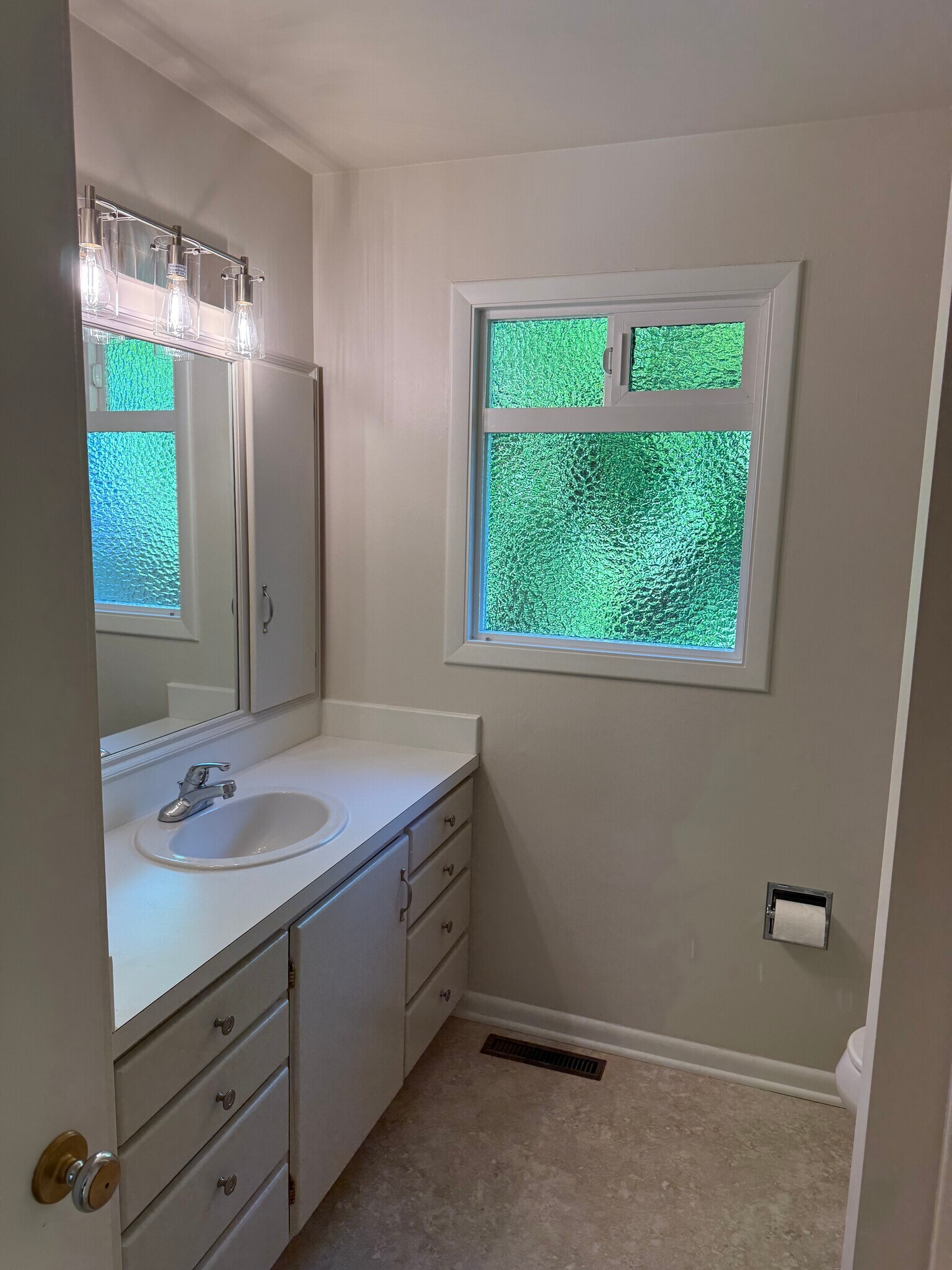 Building Photo - 1514 E Broadway