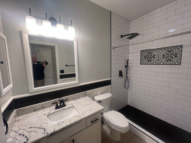 Building Photo - ATTRACTIVE SANTA FE 3 BEDROOM IN VAIL SCHOOL DISTRICT.