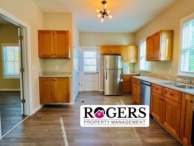 Building Photo - 218 College St