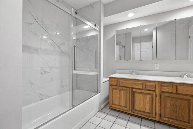 Building Photo - 2258 N Tollgate Cir