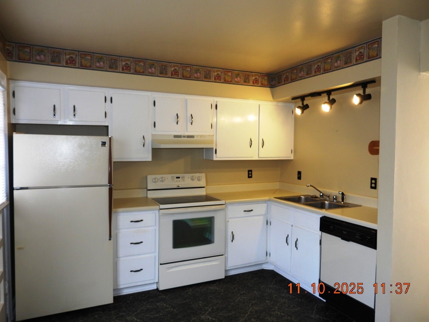 Kitchen - 1813 Bluemont Ave SW