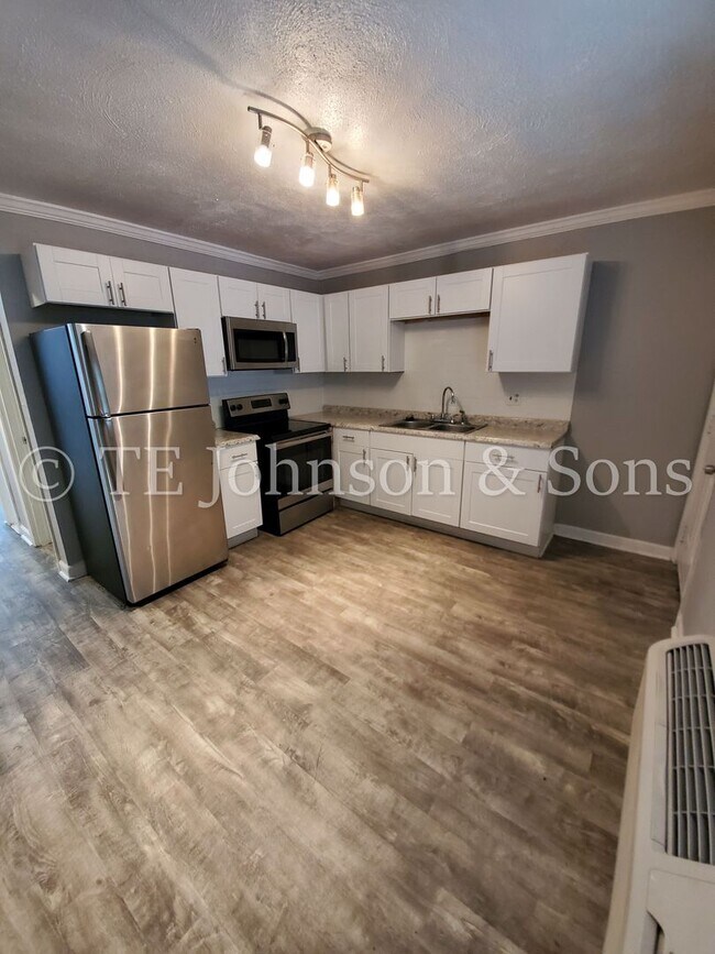 Building Photo - Sterling Pointe Apartments