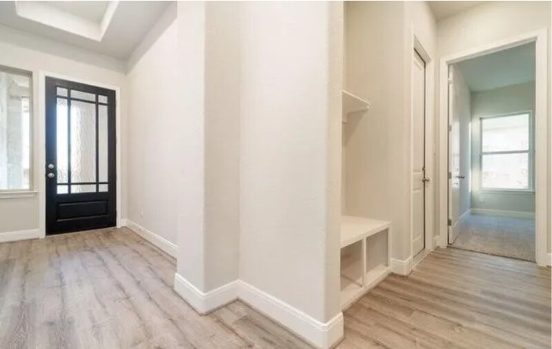 Building Photo - 105 Giverny