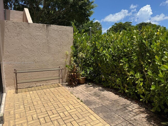 Building Photo - 9293 Vista Del Lago