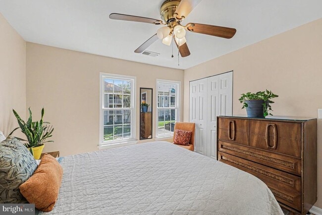 Building Photo - 1067 Gardenview Loop