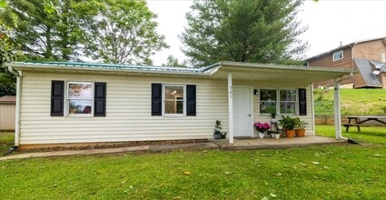 Building Photo - Cozy Radford Home on Forest Ave, Radford