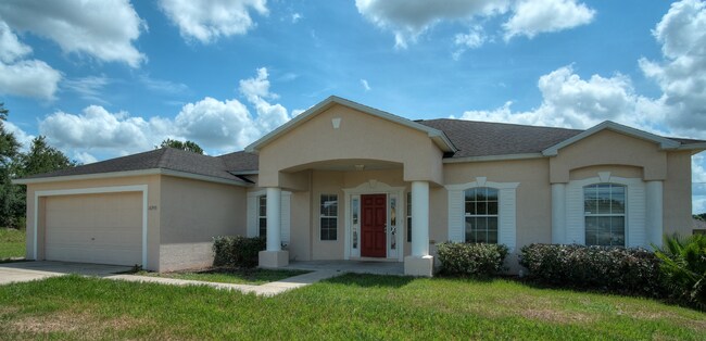 Primary Photo - Spacious 4/2 House for Rent. Available NOW!
