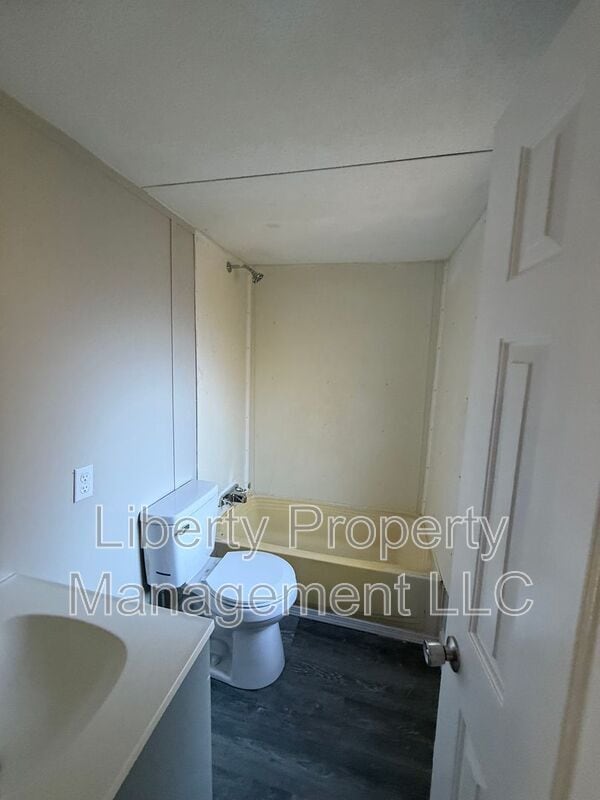 Building Photo - 121 New Hope Cir