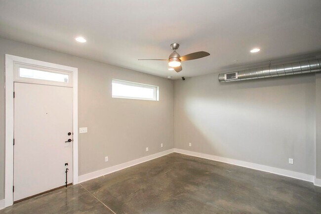 Building Photo - 1025 Dickerson Pike