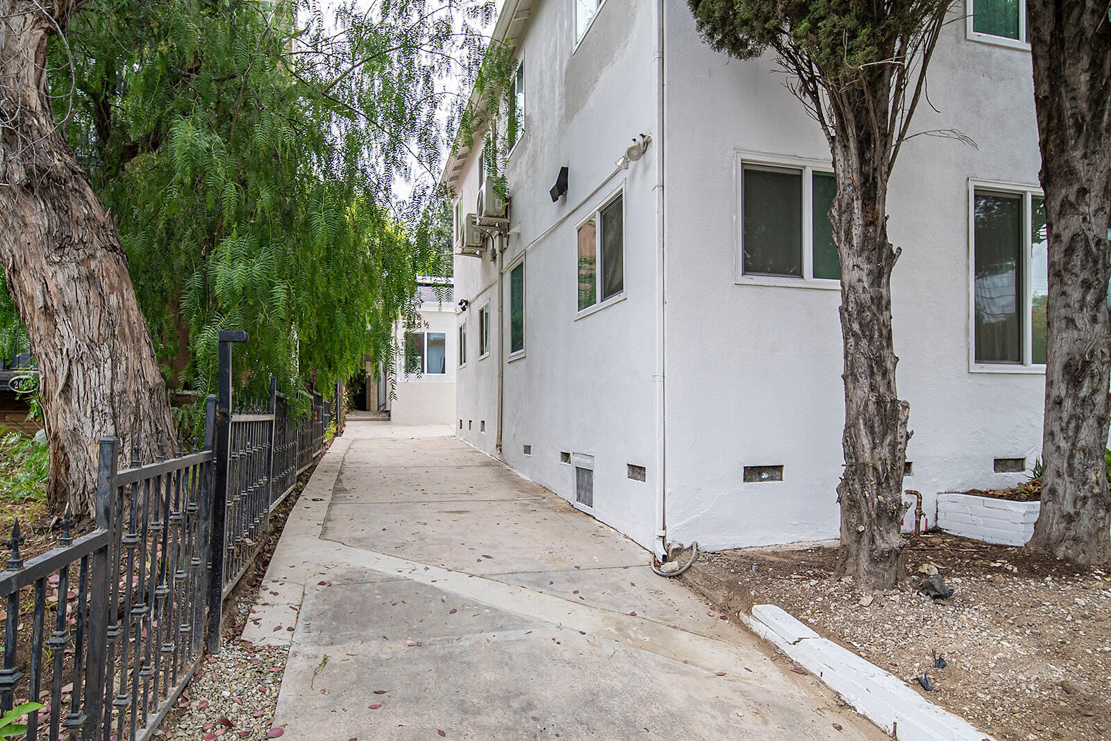 Building Photo - 2616 Glendale Blvd