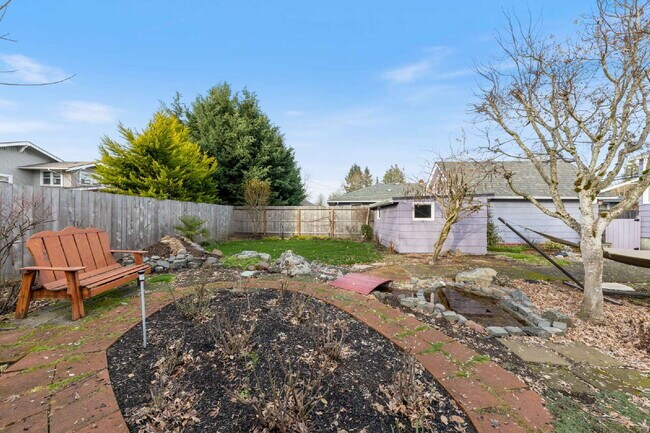 Building Photo - 3 Bedroom, 2.5 Bathroom CUSTOM HOME