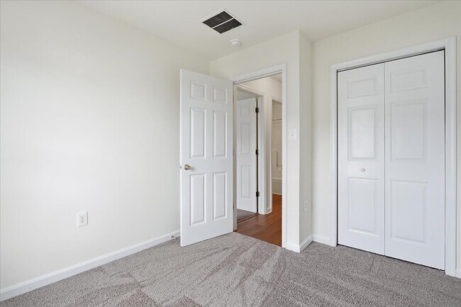 Building Photo - 32 Mabel Ln