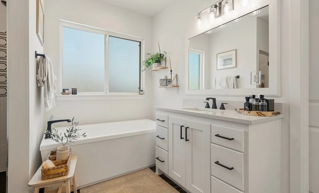 Building Photo - Gorgeous 4 bedroom & 4 Bath Luxury Home in...