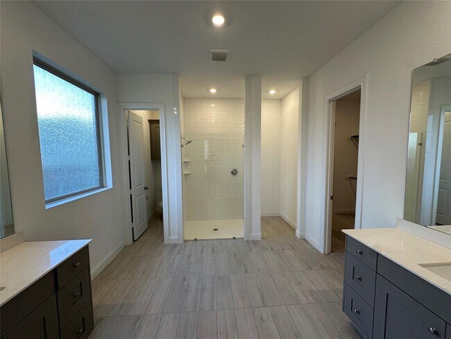 Building Photo - 4802 Avon Ridge Way
