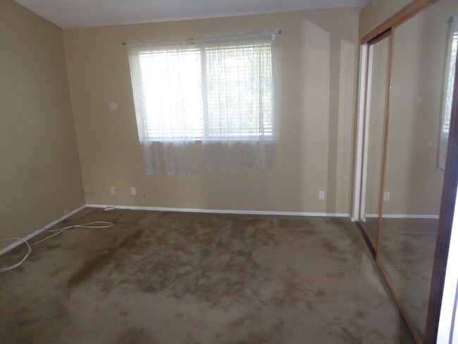 Building Photo - COMING SOON! Mountain View Courtyards 3 Be...
