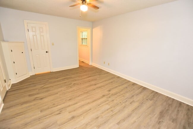 Building Photo - 1048 Ridgemeadow Ln