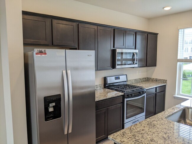 Building Photo - Three level townhouse in The Preserve at Tuscarora Creek community ready by mid September!