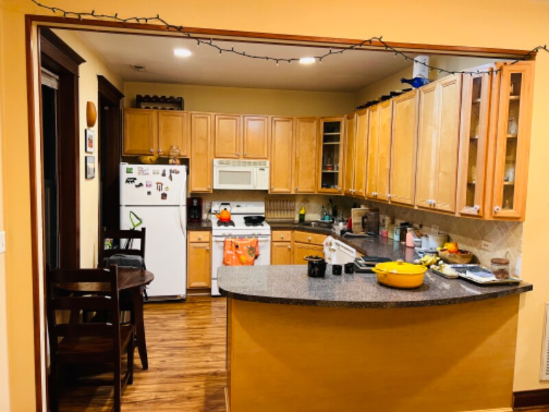 Building Photo - 2120 W Warner Ave