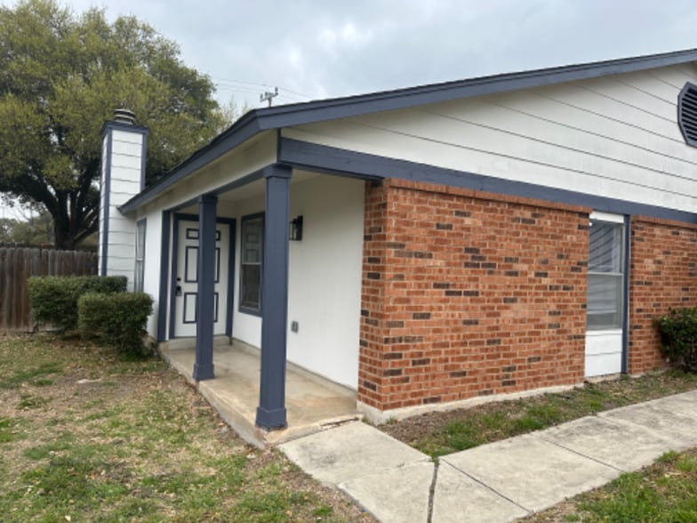 Building Photo - 6303 Waddesdon Wood