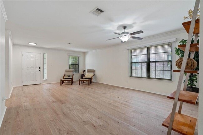 Building Photo - 708 Yosemite Trail