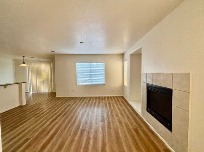 Building Photo - Nice two-story single-family house