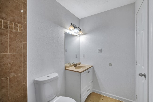 Building Photo - 17807 Glenmark Dr