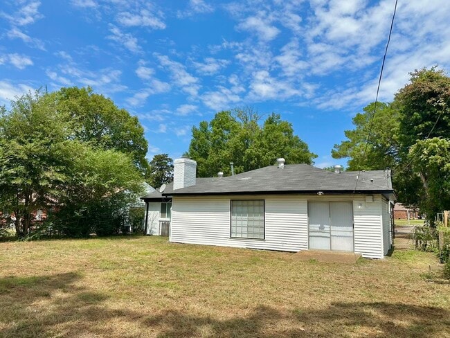 Building Photo - 4209 Camelot Ave