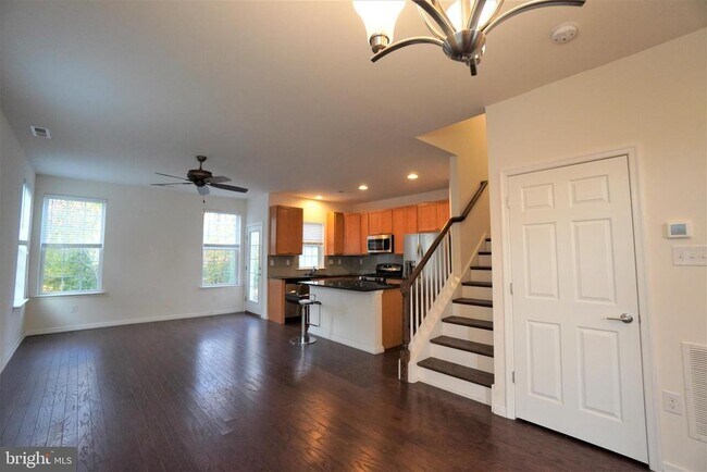 Building Photo - 1013 Chapman Cir