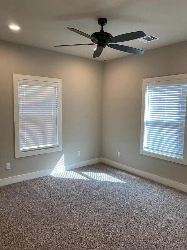 Building Photo - 208A Sterling