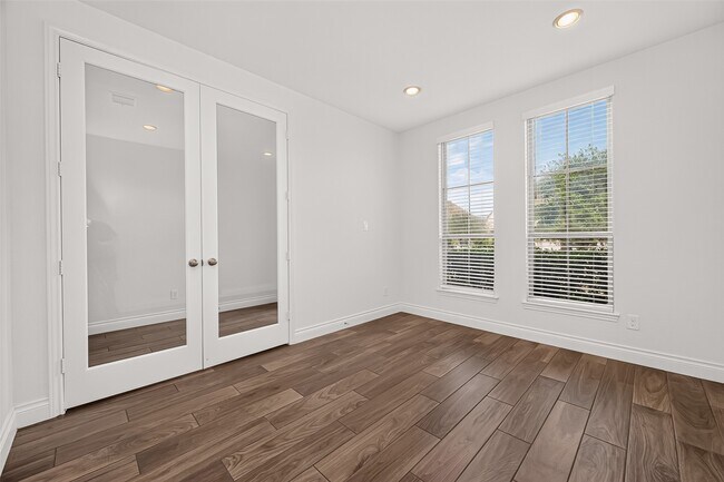 Building Photo - 25109 Pinebrook Grove Ln
