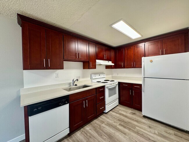 Building Photo - Move-In Ready 2-Bedroom 1 Bathroom Apartme...