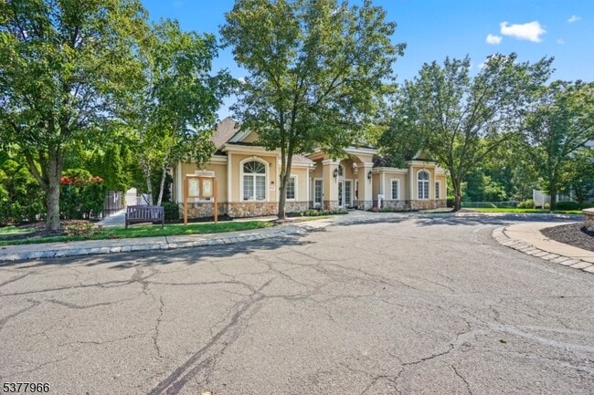 Building Photo - 107 Brittany Ct