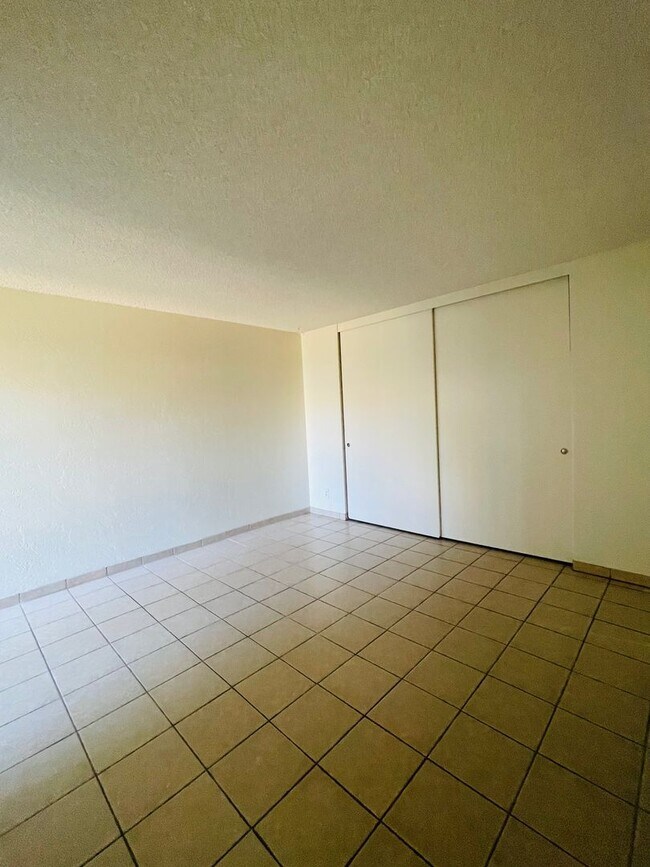 Building Photo - Welcome to this beautiful 3-bedroom, 2-bat...
