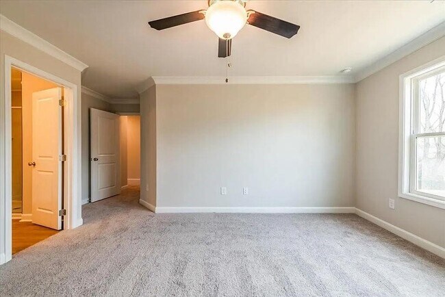 Building Photo - 121 Priestwood Ln