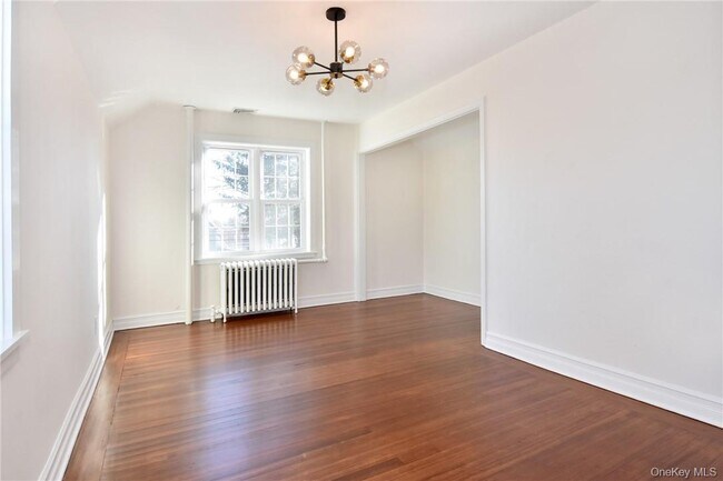 Building Photo - 19 Longmeadow Rd