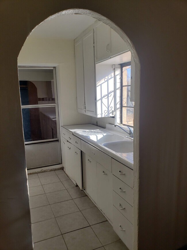 Building Photo - 160 S Maryland St