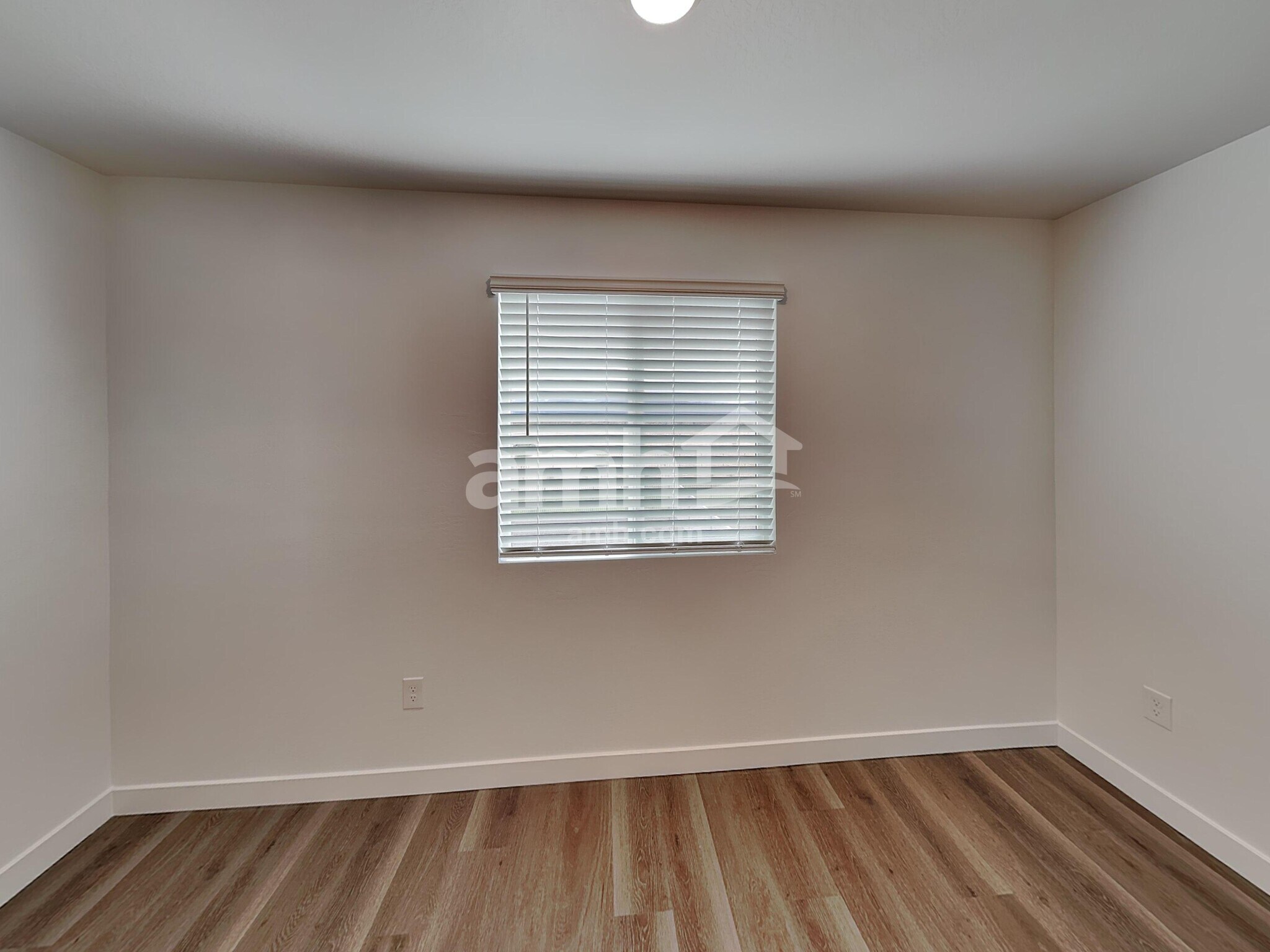Building Photo - 9818 W Parkway Dr