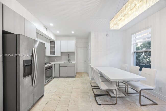 Building Photo - 4215 Sheridan Ave