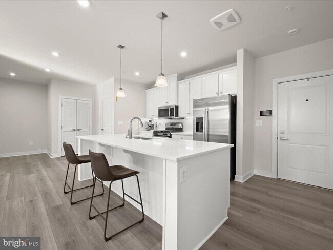 Building Photo - 10401 Resort Road