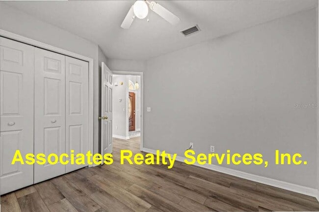 Building Photo - Turkey Creek-Three Bedroom - Two Bath 1560 sf