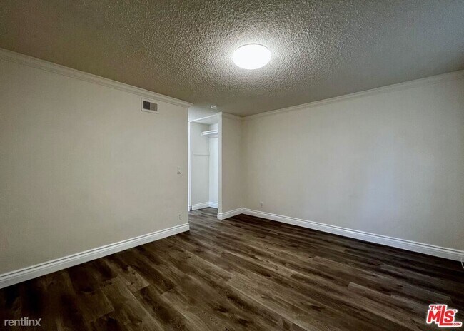 Building Photo - 5 br, 3 bath House - 13766 Paddock St