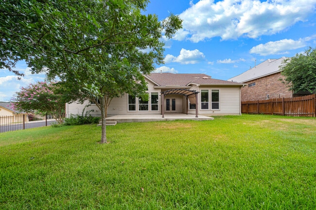 Building Photo - Spacious 4-Bed Luxury Home with Chef’s Kitchen, Fenced Yard, and 3,528 sq ft in Helotes