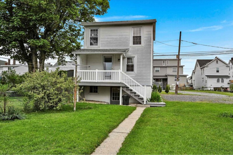 Building Photo - 137 E Summit St