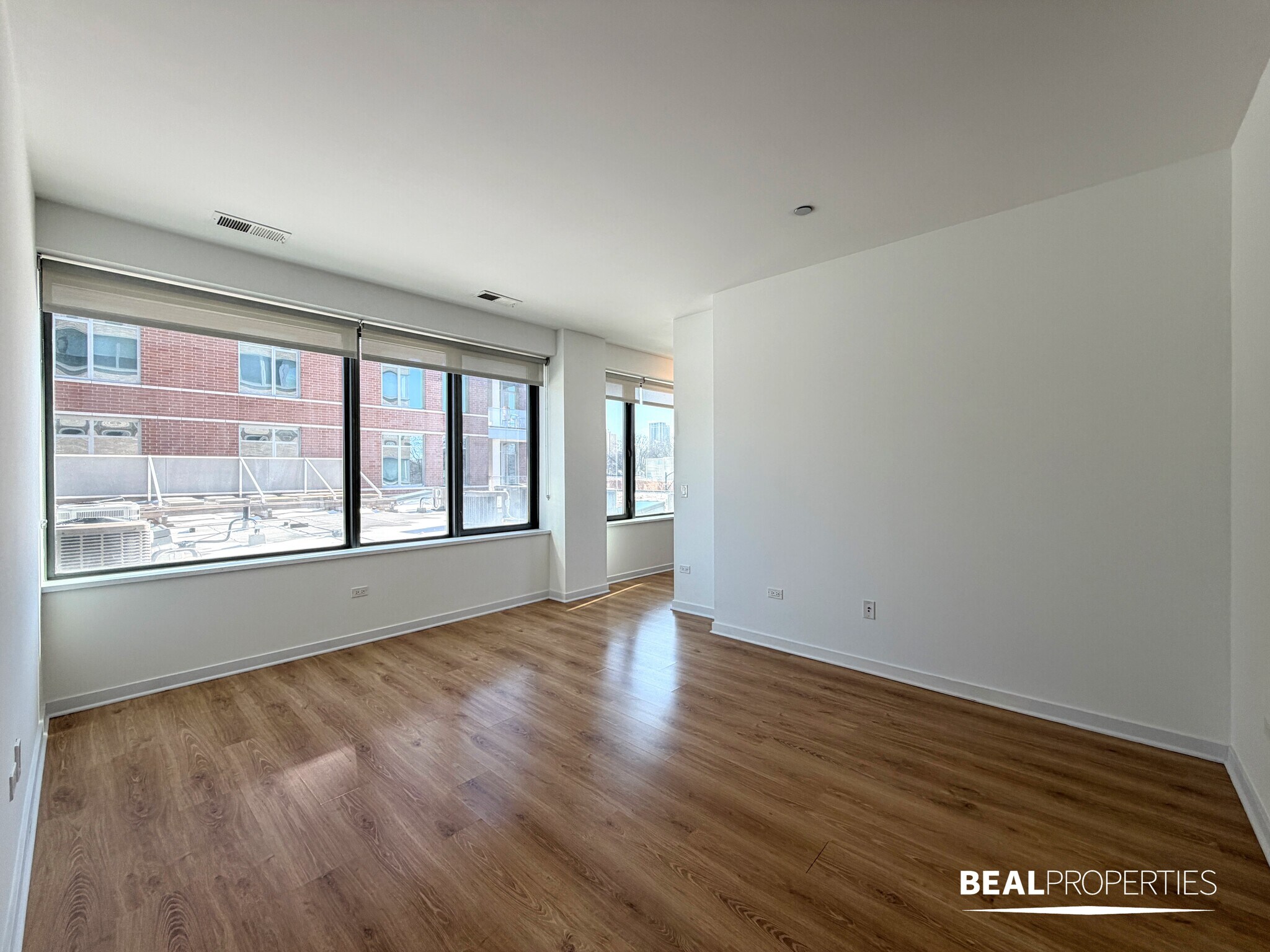 Building Photo - 548 W Webster Ave