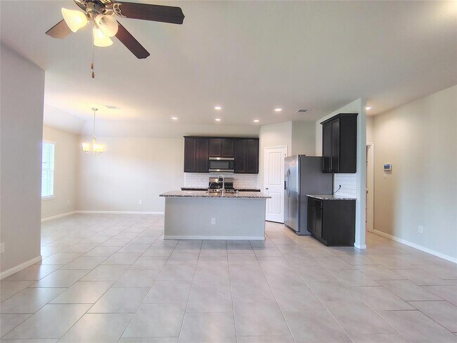 Building Photo - 18315 Pin Oak Lake Dr