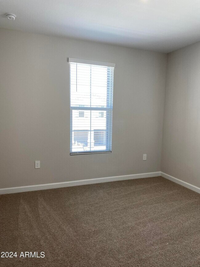 Building Photo - 4853 E St John Rd