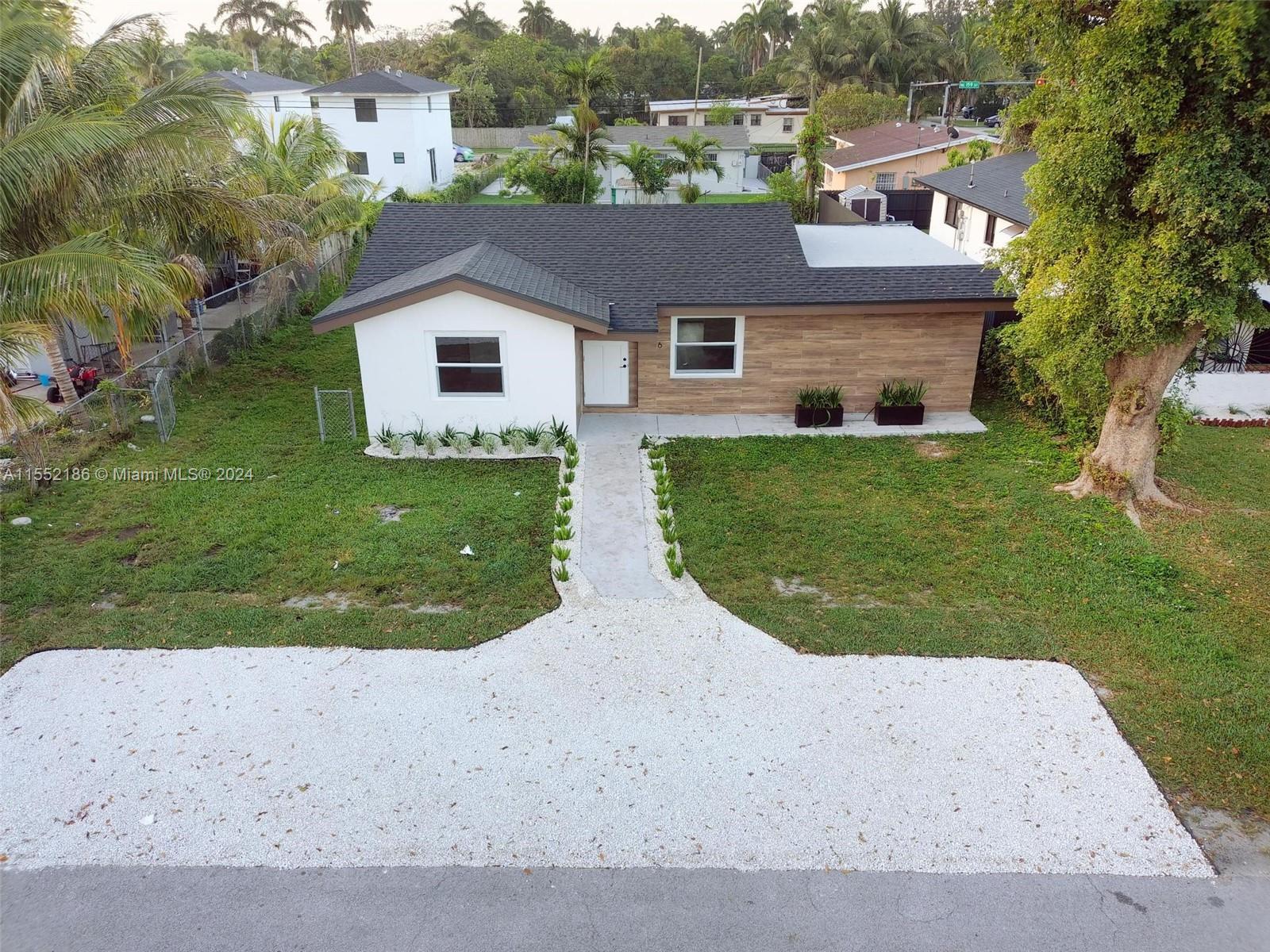 Building Photo - 216 NE 160th St