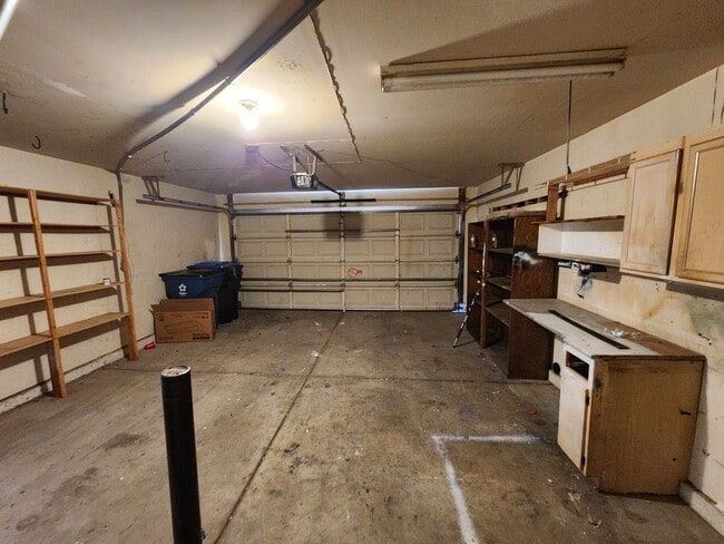 Building Photo - Lovely Single Story Home